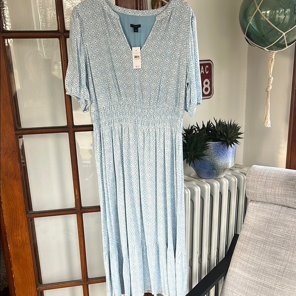 Ann Taylor Dresses & Skirts - NWT Anne Taylor maxi dress